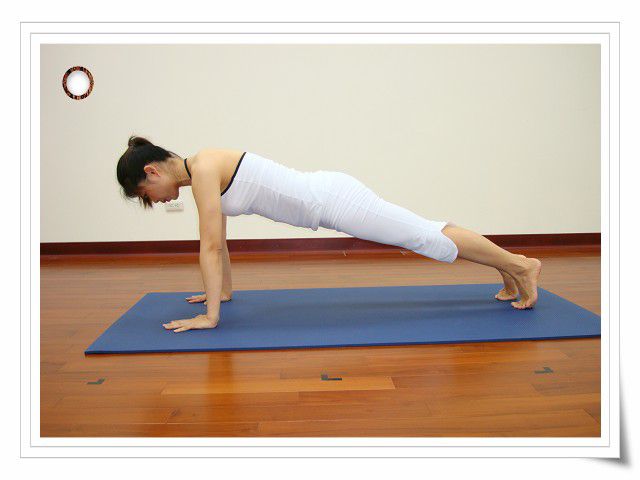 瑜珈教学-鳄鱼式